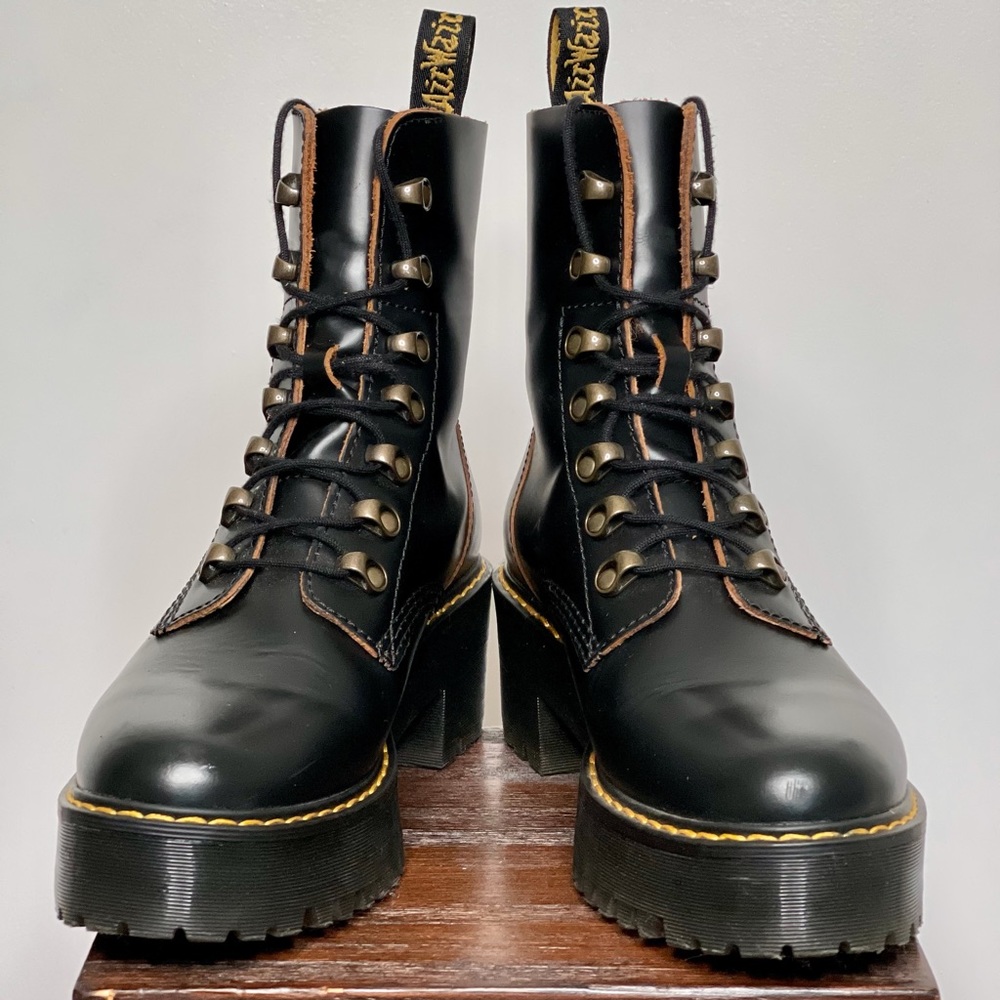 Dr. Martens Leona 7 Hook Boot - (Black)